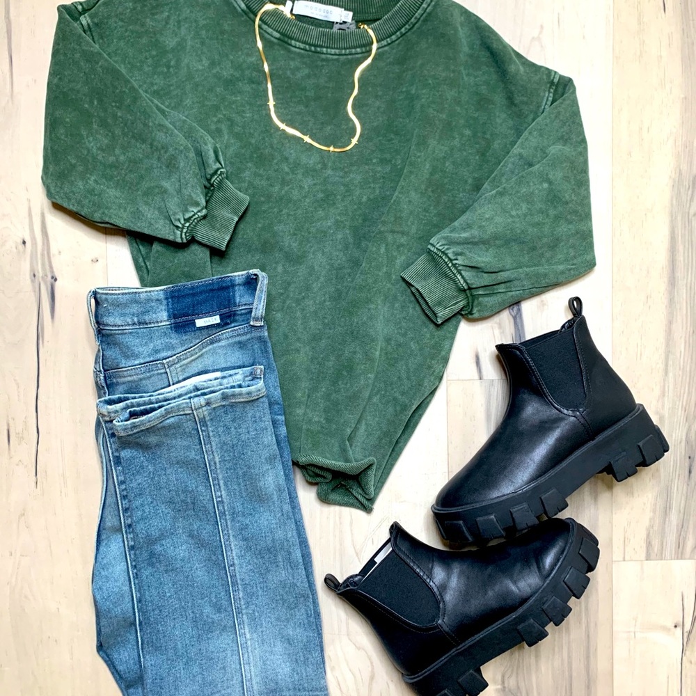 Hunter Crop Sleeve Sweatshirt